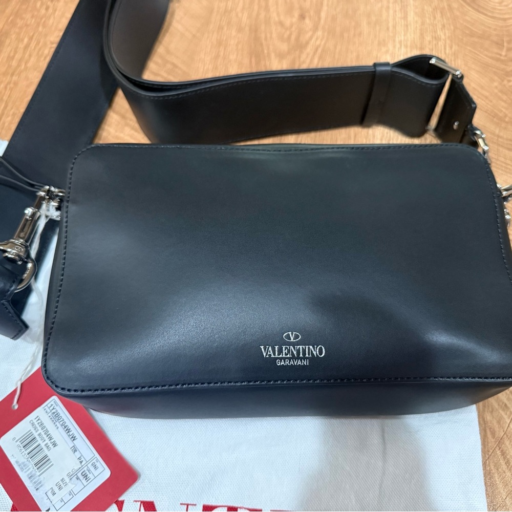 Valentino Garavani VLTN Leather Shoulder Bag Bag - Picture 7 of 8